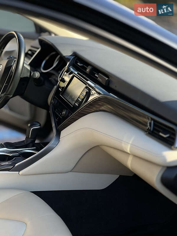 Седан Toyota Camry 2020 в Одессе