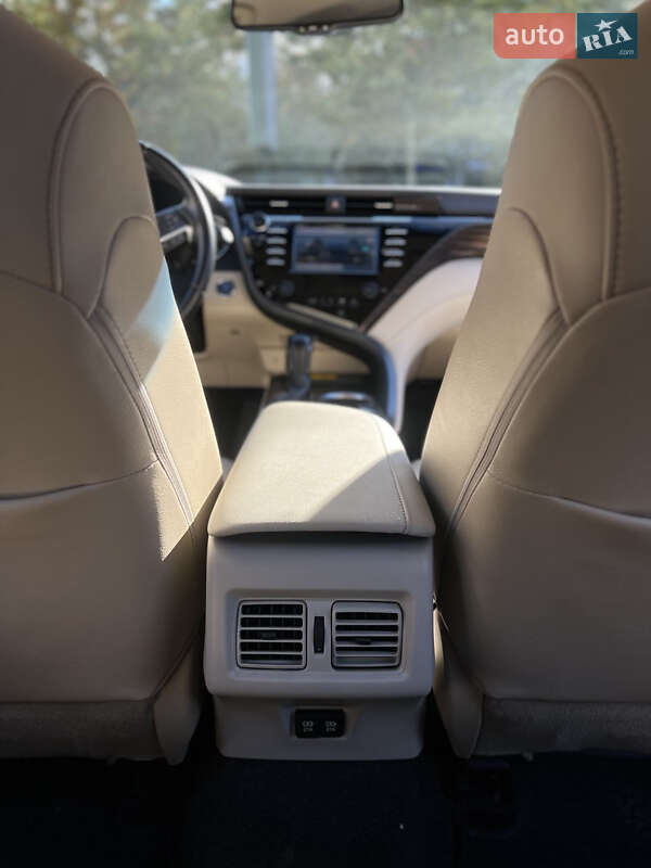 Седан Toyota Camry 2020 в Одессе