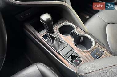 Седан Toyota Camry 2018 в 