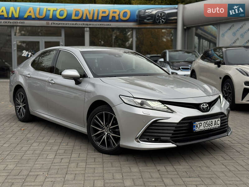 Седан Toyota Camry 2021 в Днепре