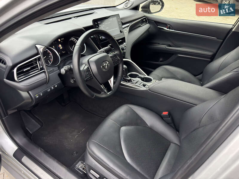 Седан Toyota Camry 2021 в Днепре