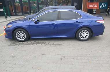 Седан Toyota Camry 2018 в Дніпрі