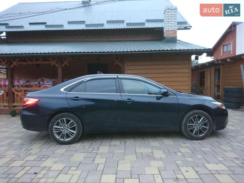 Седан Toyota Camry 2015 в Киеве