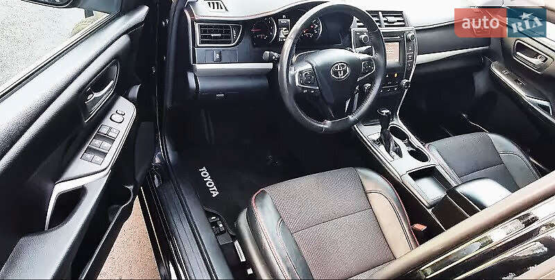 Седан Toyota Camry 2015 в Киеве