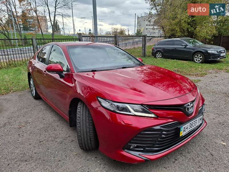 Седан Toyota Camry 2018 в Києві