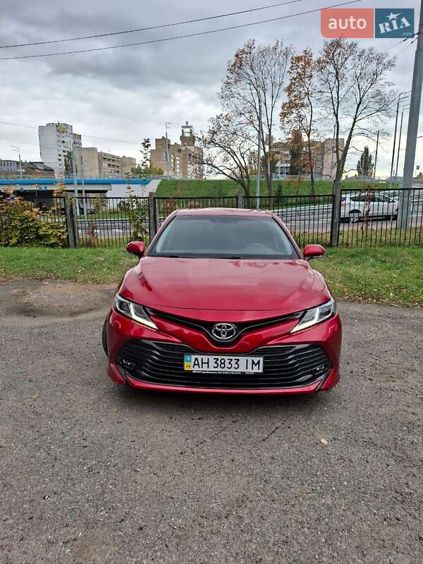 Седан Toyota Camry 2018 в Києві
