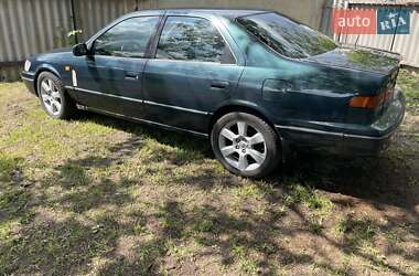 Седан Toyota Camry 1998 в Чугуеве