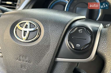 Седан Toyota Camry 2013 в 