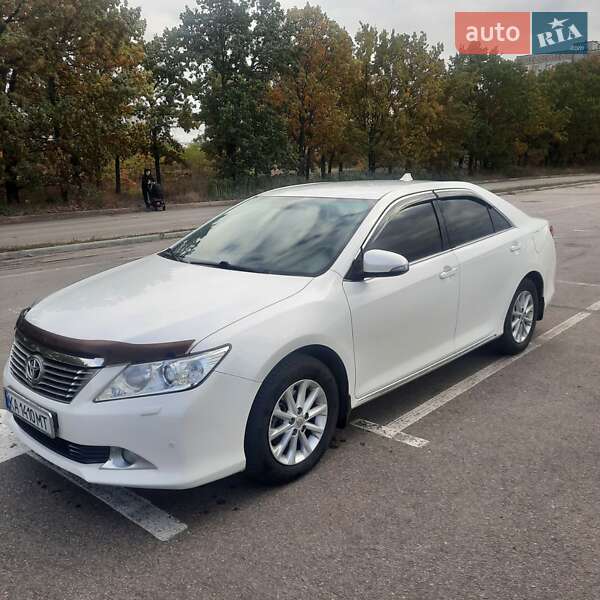 Седан Toyota Camry 2013 в Кропивницком
