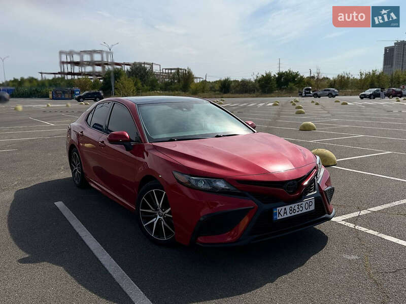 Седан Toyota Camry 2020 в Киеве