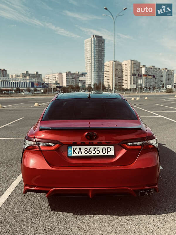 Седан Toyota Camry 2020 в Киеве