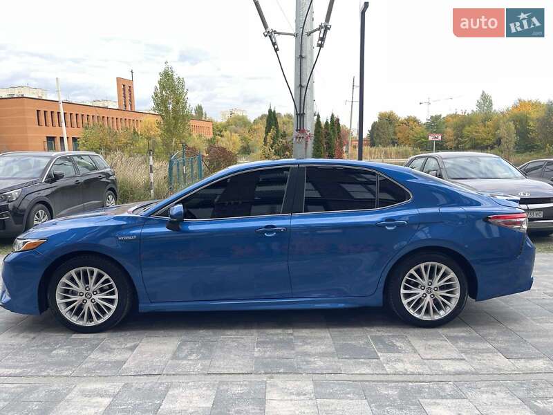Седан Toyota Camry 2018 в Львове