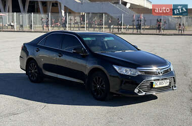 Седан Toyota Camry 2015 в Львові
