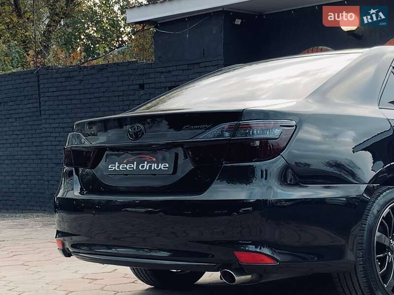 Седан Toyota Camry 2014 в Николаеве