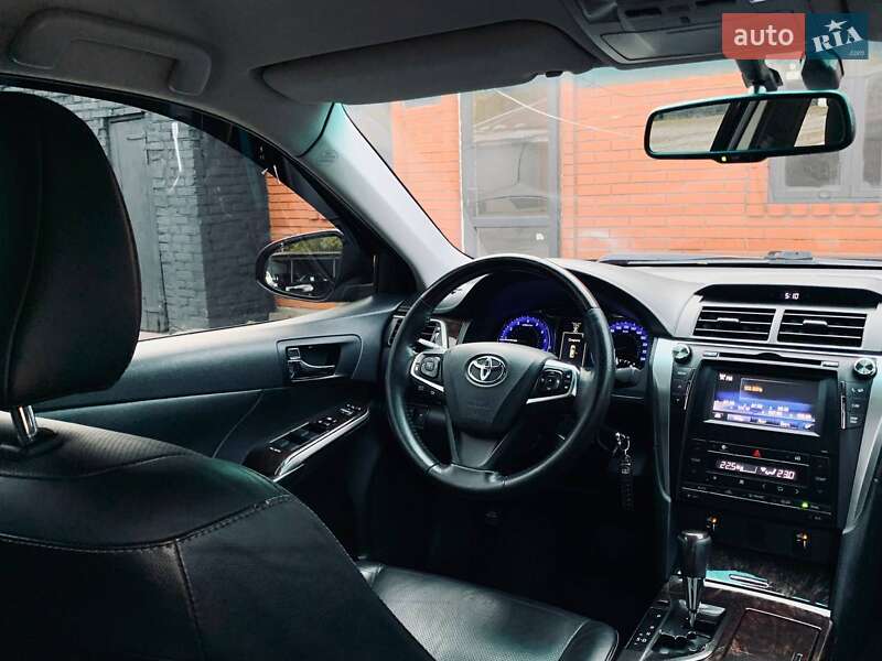 Седан Toyota Camry 2014 в Николаеве