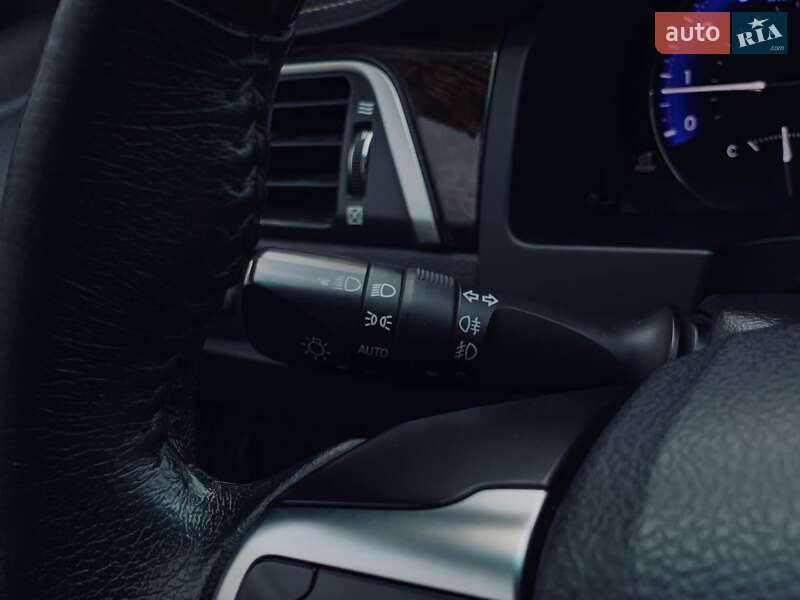 Седан Toyota Camry 2014 в Николаеве