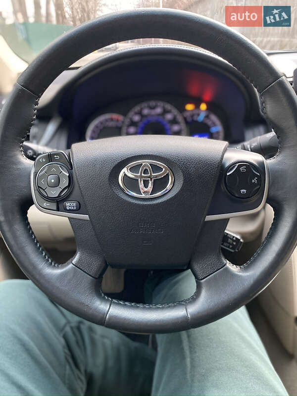 Седан Toyota Camry 2014 в Киеве