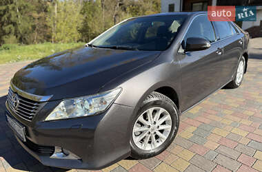 Седан Toyota Camry 2014 в Тернополе