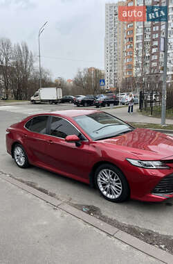 Седан Toyota Camry 2018 в Львове