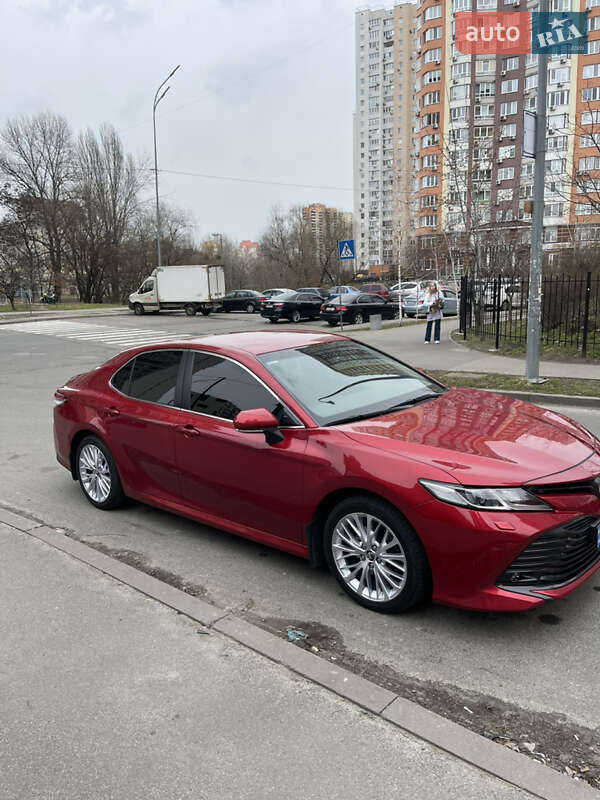 Седан Toyota Camry 2018 в Львові