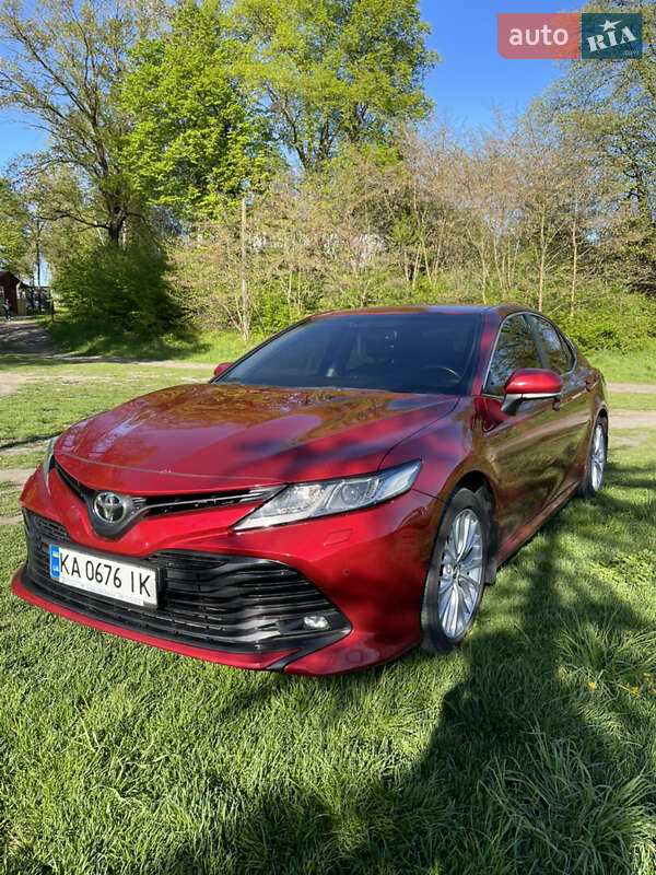 Седан Toyota Camry 2018 в Львові