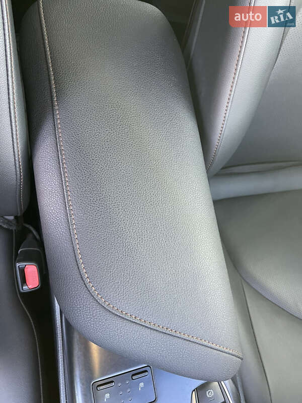 Седан Toyota Camry 2018 в Львові