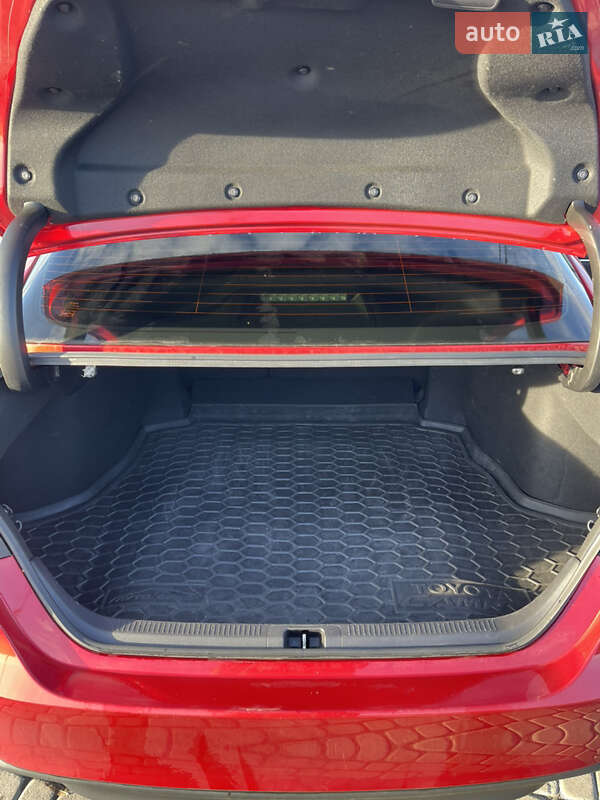 Седан Toyota Camry 2018 в Львові