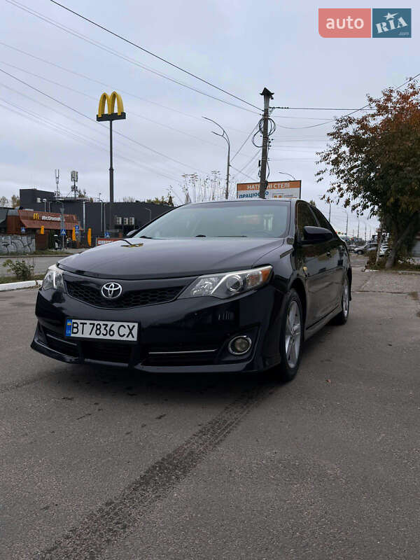 Седан Toyota Camry 2013 в Вишгороді