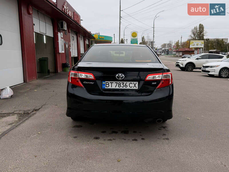Седан Toyota Camry 2013 в Вишгороді