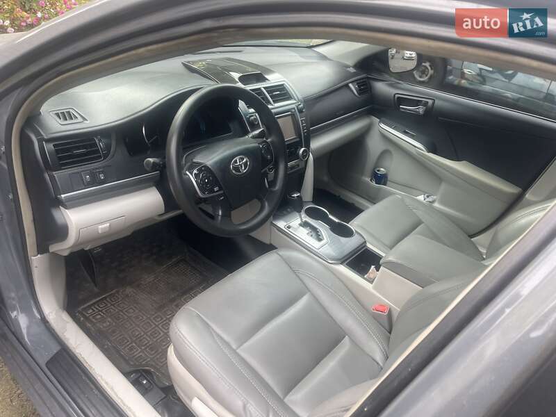 Седан Toyota Camry 2013 в Киеве
