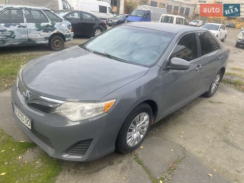 Седан Toyota Camry 2013 в Киеве
