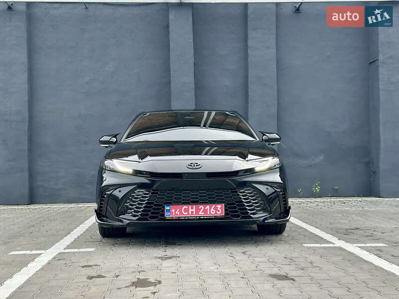 Седан Toyota Camry 2024 в Києві