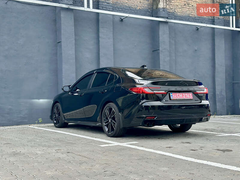 Седан Toyota Camry 2024 в Києві