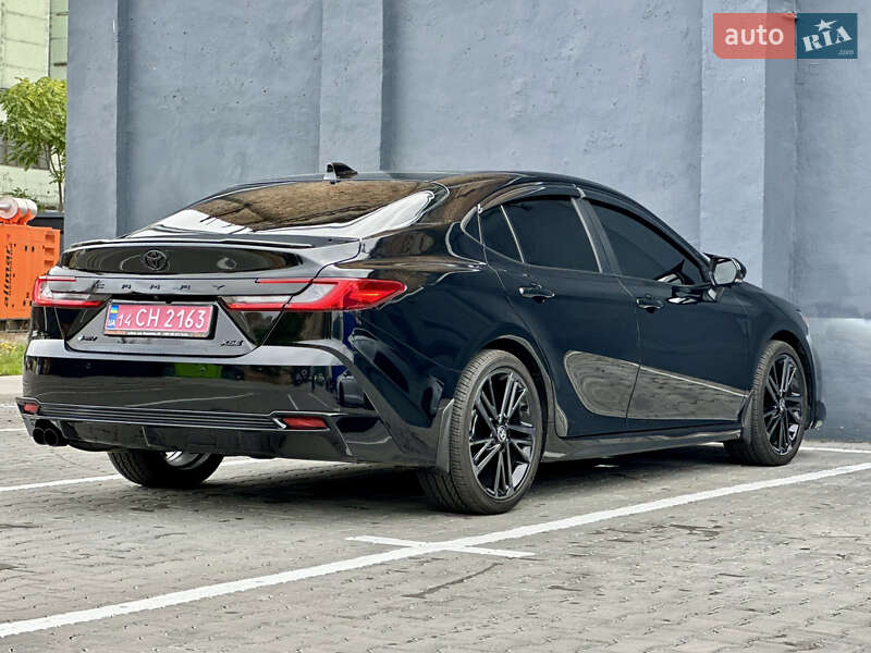 Седан Toyota Camry 2024 в Києві
