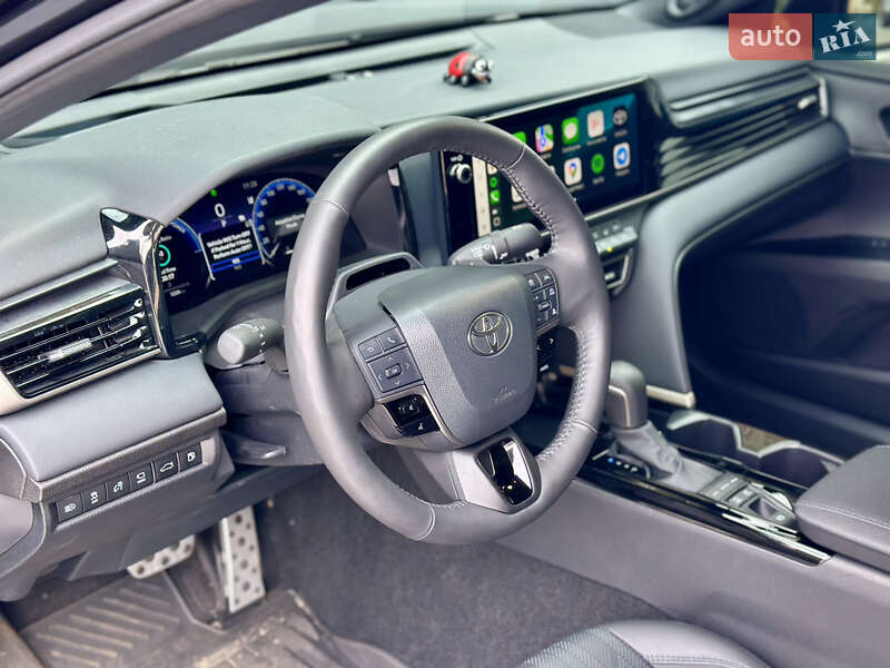 Седан Toyota Camry 2024 в Києві