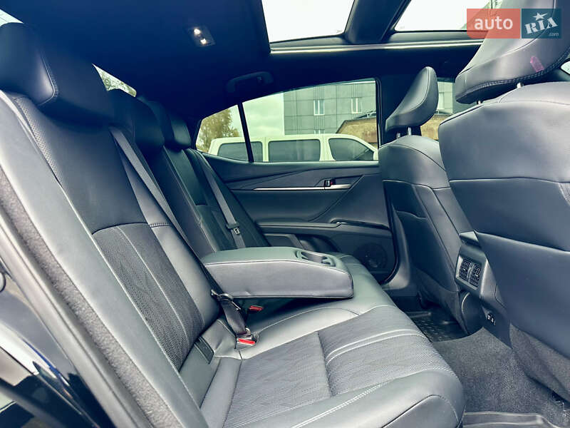 Седан Toyota Camry 2024 в Києві