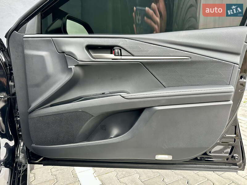 Седан Toyota Camry 2024 в Києві
