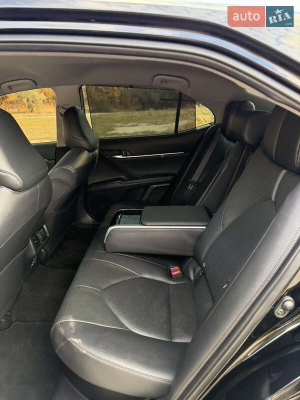 Седан Toyota Camry 2022 в Днепре