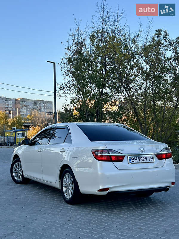 Седан Toyota Camry 2015 в Кропивницком