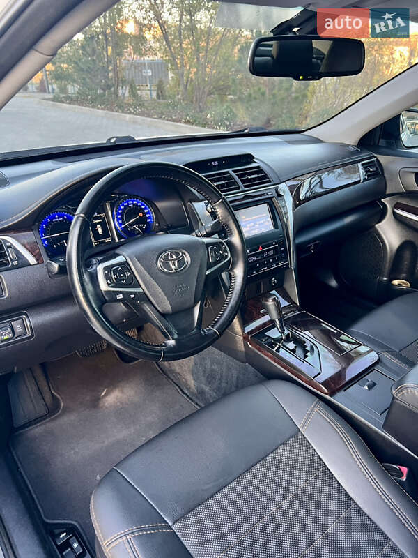 Седан Toyota Camry 2015 в Кропивницком