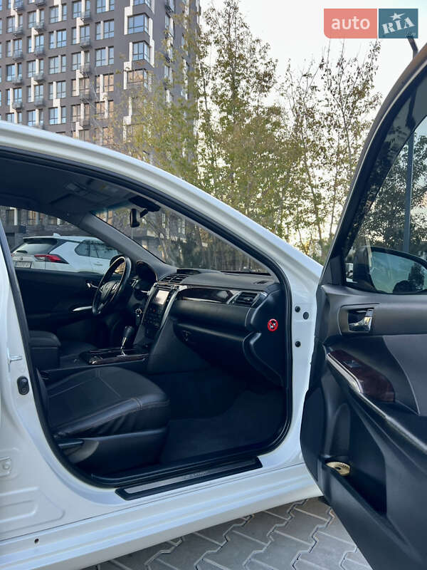 Седан Toyota Camry 2015 в Кропивницком