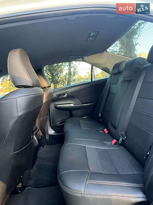 Седан Toyota Camry 2015 в Кропивницком