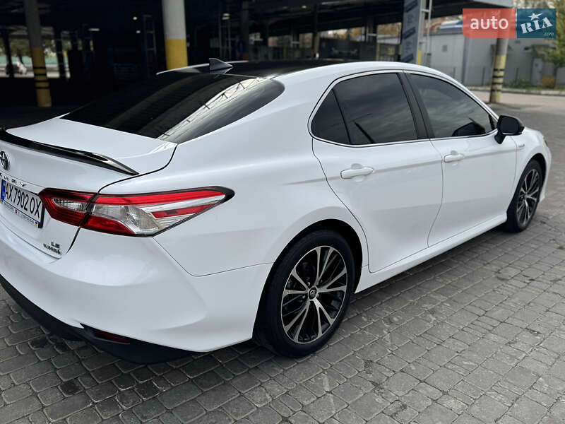 Toyota Camry 2019