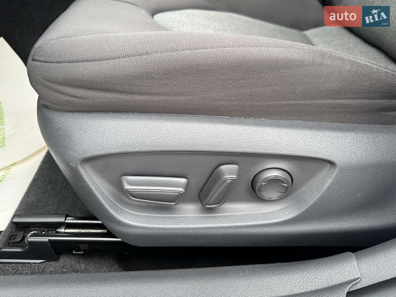 Седан Toyota Camry 2019 в Харькове фото 17 Седан Toyota Camry 2019 в Харькове