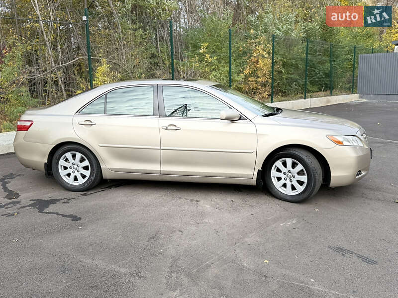 Седан Toyota Camry 2007 в Киеве