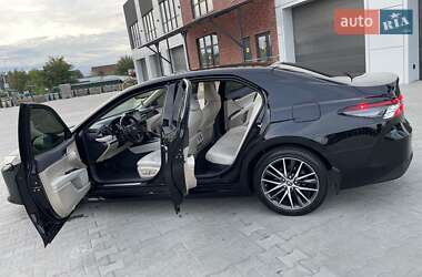 Седан Toyota Camry 2022 в 