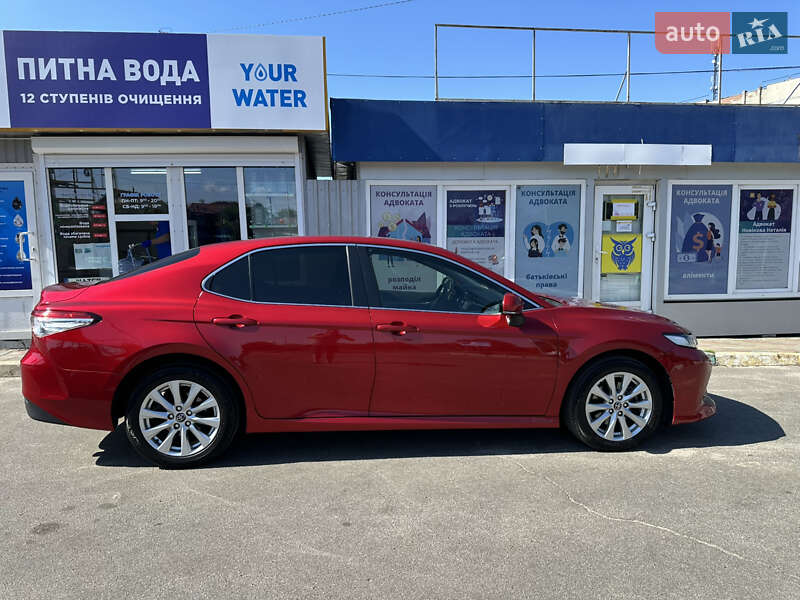 Седан Toyota Camry 2018 в Києві