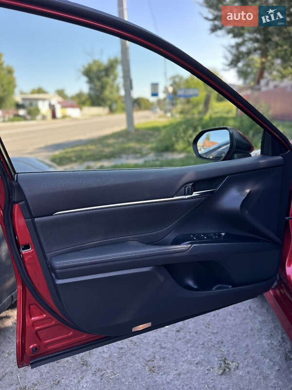 Седан Toyota Camry 2018 в Києві