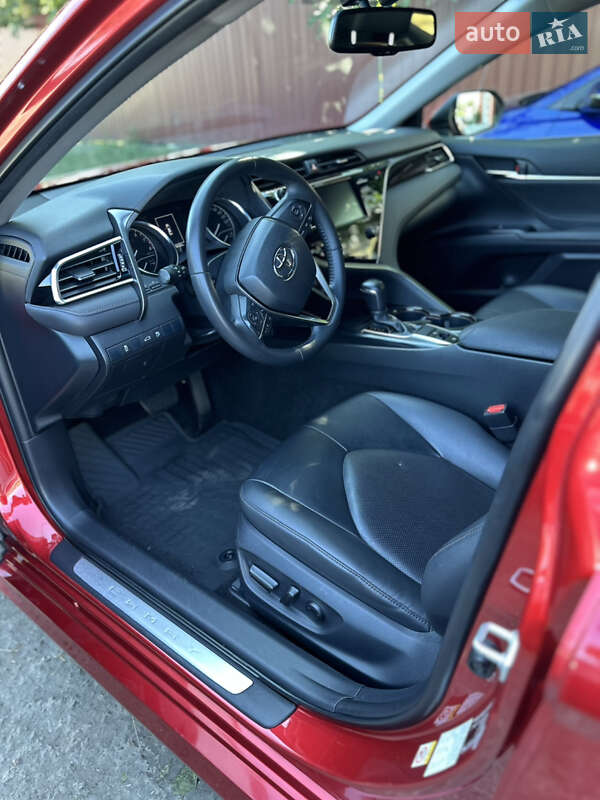 Седан Toyota Camry 2018 в Києві