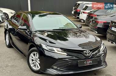 Седан Toyota Camry 2018 в Киеве